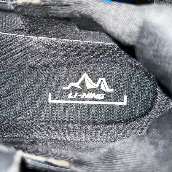 Authentic Men’s Li-Ning Sneakers - Picture 4 of 7